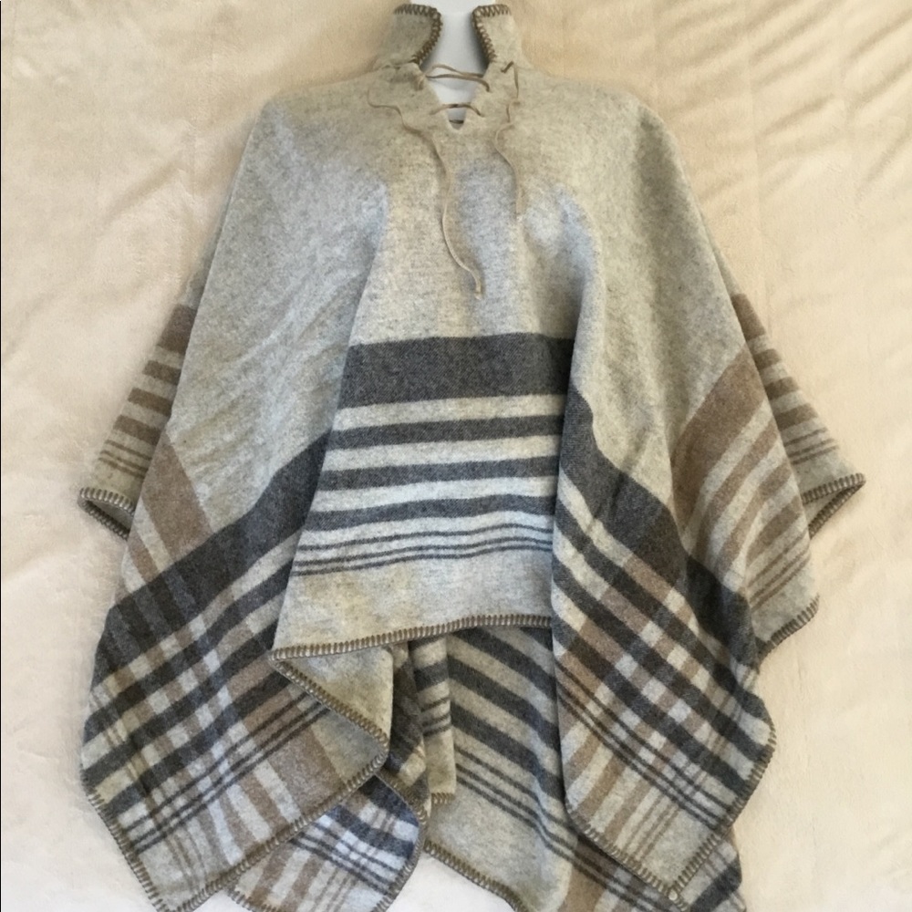 **RARE** Lauren Ralph Lauren Poncho Wrap Sweater
